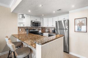 Holiday Surf and Racquet Unit 220