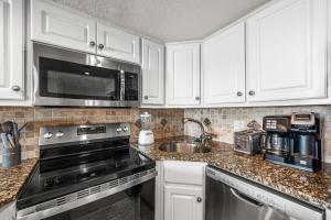 Holiday Surf and Racquet Unit 220