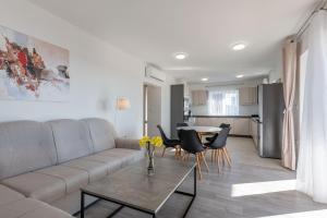 Villa Lida, a modern villa with a fantastic sea view