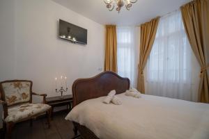 Beehive Hotel and CoWorking