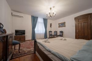 Beehive Hotel and CoWorking