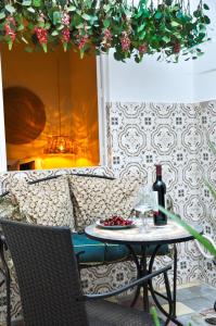 Casa Salinas, Elegant Flat w patio in Taviras Historical Centre