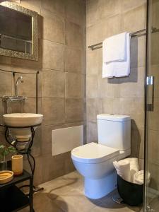 Chic Suite Figueiras w balcony in Taviras Historical Centre