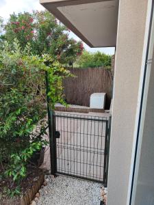 Studio avec piscine jardin