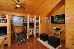 Insane view, amazing amenities-hot tub, pool table, 3BR sleeps 10
