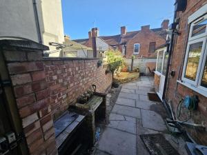 Bee Accommodations - Leicester Home