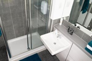 Junique Modern Ground Floor Apartment - 2 bedrooms