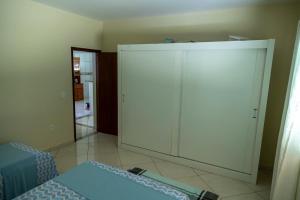 Casa ampla c piscina e churrasq em meio a natureza