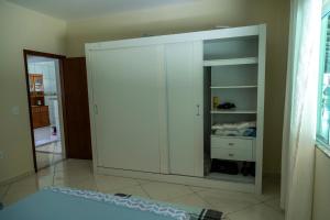 Casa ampla c piscina e churrasq em meio a natureza