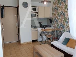 T2 quartier Quilles renove avec gout WIFI 4 personnes