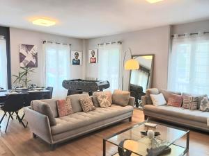 Appartements Le Central - Vue Place Jeanne Hachette : photos des chambres
