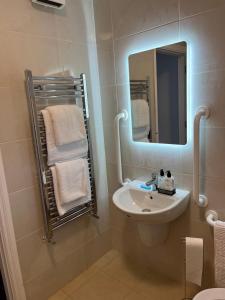 Beautiful Studio apartment in Beaufort Village on Local Link Bus Route