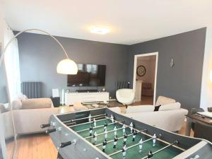 Le Central - Vue Place Jeanne Hachette