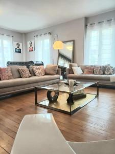 Appartements Le Central - Vue Place Jeanne Hachette : photos des chambres