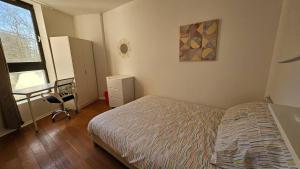 Appartements Le Valentina - Chambres au pied du lac et du metro : Chambre Double - Vue sur Jardin