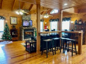 Stunning 2 bedroom with a hot tub and fireplace in an exclusive gated community with seasonal pool!