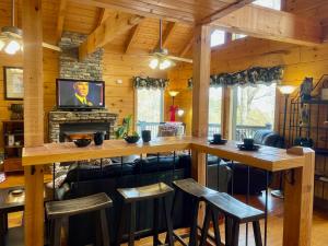 Stunning 2 bedroom with a hot tub and fireplace in an exclusive gated community with seasonal pool!