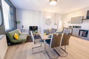 LUXURY SPACIOUS 2-BED & High Ceiling