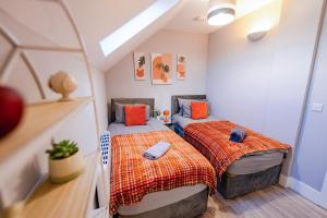 LUXURY SPACIOUS 2-BED & High Ceiling