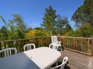 Maisons de vacances Maison 6 pers. avec Terrasse Privee, 3 Pieces en Duplex – Wifi & Animaux Admis - FR-1-382-119 : photos des chambres