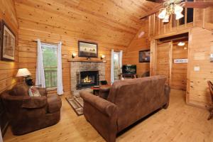 2 king bedrooms, hot tub, great location!