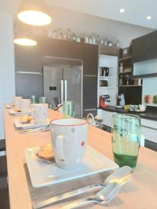 Appartements Le Central - Vue Place Jeanne Hachette : photos des chambres