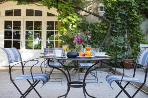 Hotels Logis Hotel La Sommellerie : Chambre Double Traditionnelle avec Vue sur la Piscine 