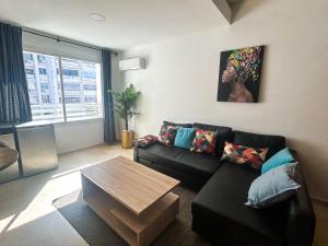 Central and Practical Studio - Boulevard dAnfa