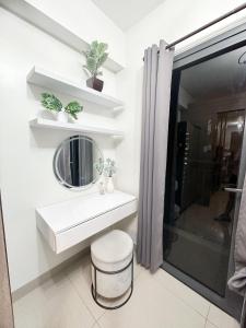 1573 Budget Condo near MOA and Airport