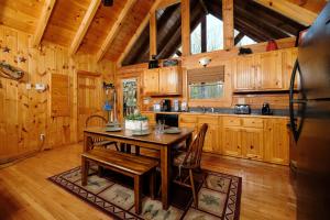 Hot tub and arcade game! Enjoy TRANQUIL MOMENTS at this stunning 2BR log cabin!