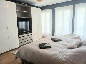 Appartements Le Central - Vue Place Jeanne Hachette : photos des chambres