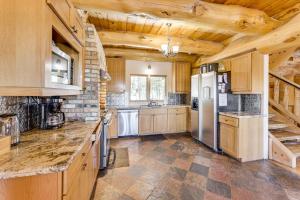 Burning Sky Lodge Private Hot Tub and Ski-InandOut