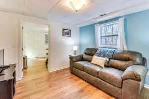 2 Mi to Toccoa Falls Cozy Getaway with Fire Pit! - Toccoa