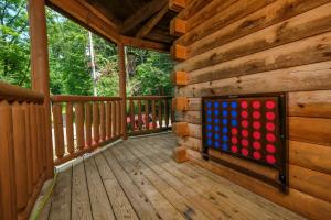 Pet friendly, secluded, nice hot tub-an adorable log cabin in a great location!