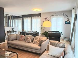 Appartements Le Central - Vue Place Jeanne Hachette : photos des chambres