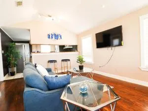 Houston with Air Hockey, Pool Table, Vending Machine - 亨博尔