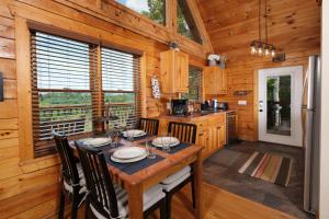 Log cabin with pool table & hot tub-sleeps 8!