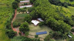 Casa ecológica, cheia de conforto, em reserva agroecológica