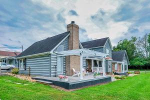 STUNNING 5BR pet-friendly home with game rooms, 2 kitchens, & perfect style!
