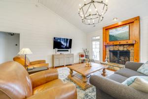 Incredible Lake Glenville Views: Cashiers Home