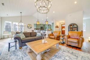 Incredible Lake Glenville Views: Cashiers Home