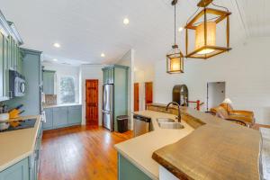 Incredible Lake Glenville Views: Cashiers Home