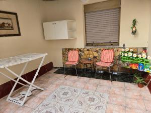 Old Soul, Modern Comfort Apartment