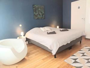 Appartements Le Central - Vue Place Jeanne Hachette : Appartement 3 Chambres
