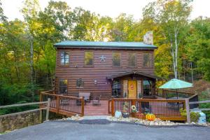 Enjoy A Big Game Room & Cozy Outdoor Spaces - Sleeps 11 - Pigeon Forge