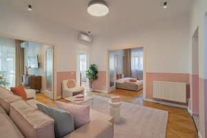 Vibrant & Spacious 3BR Lofts on Amzei Square