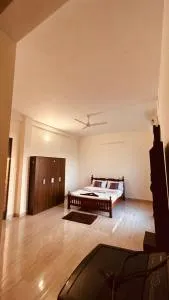 OCEAN TIDE HoTEL - Singapperumālkovil