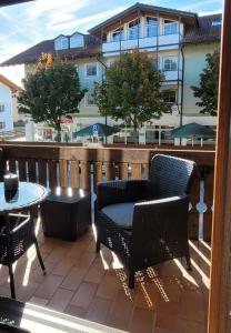 MADISON Homes Apartment 50 qm in Prien mit Balkon, Bergblick, Parkplatz, zentral gelegen