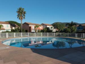 Mazet T3 avec jardin, terrasse et piscine, climatisé, 4 couchages, parking privé, Le Lavandou - FR-1-803-45