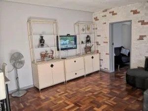 DosM Self Catering Apartment - 伊登维尔